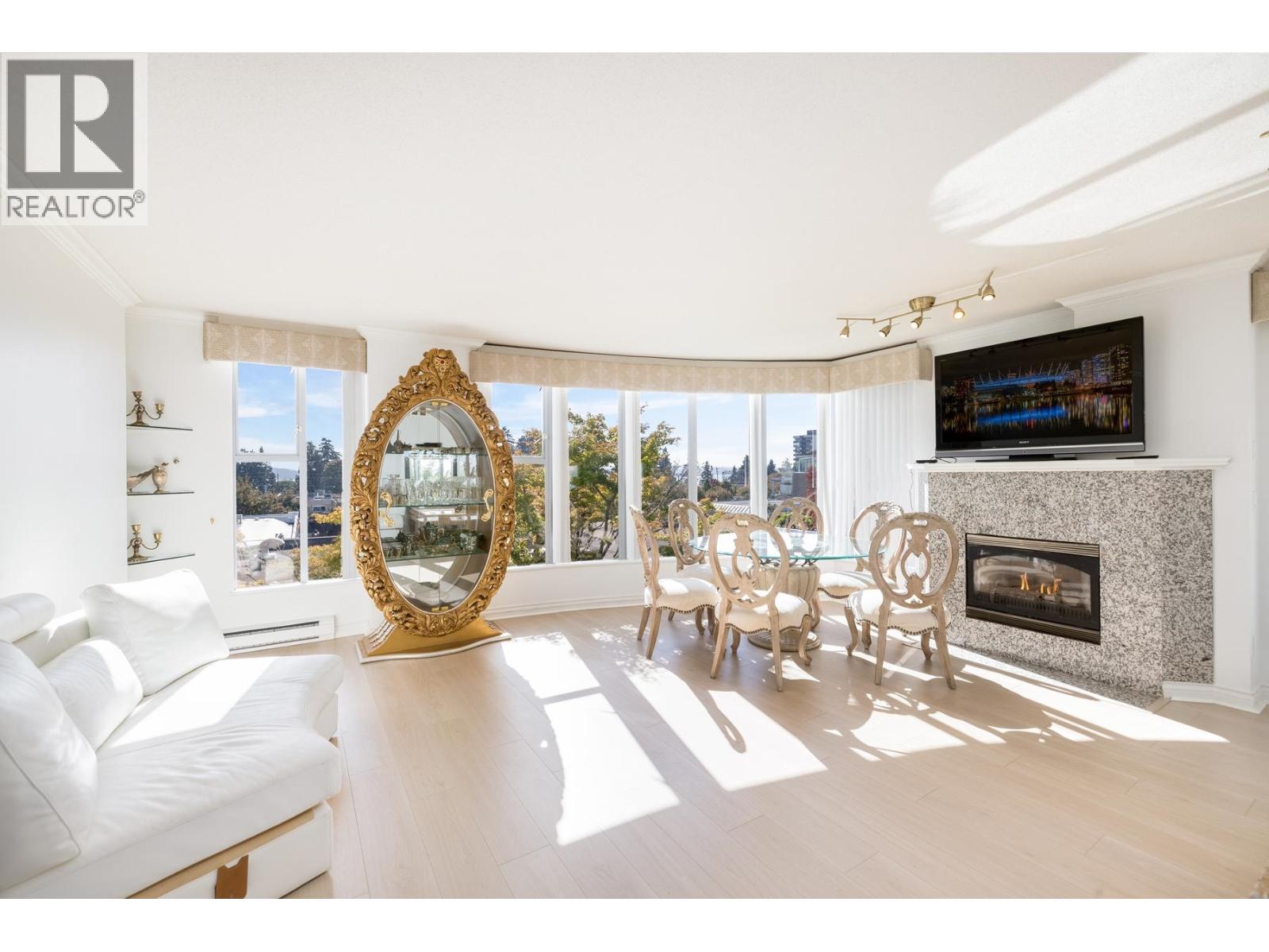 201 588 16th Street, West Vancouver, British Columbia  V7T 1A7 - Photo 3 - R3060033