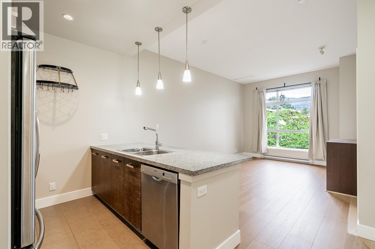 402 2957 Glen Drive, Coquitlam, British Columbia  V3B 0B5 - Photo 6 - R3060048