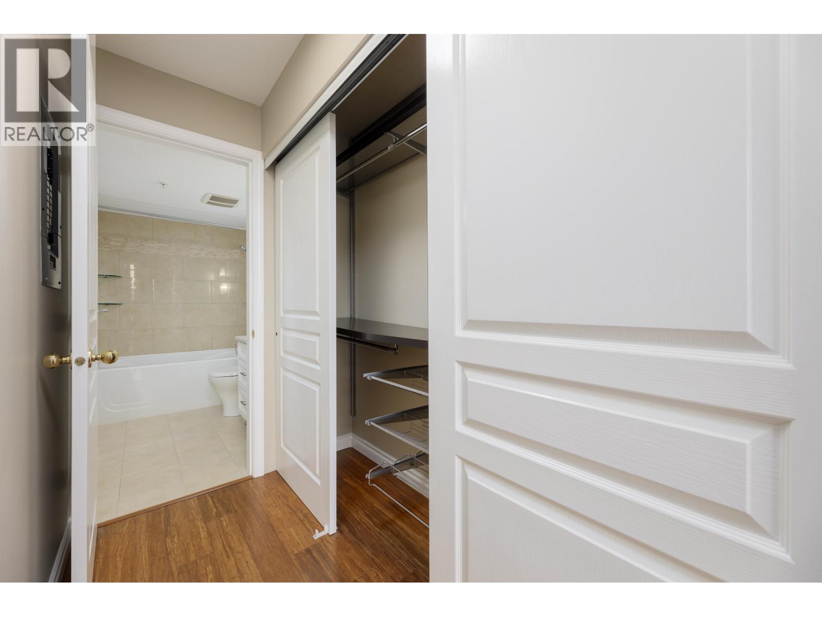301 7117 Antrim Avenue, Burnaby, British Columbia  V5J 5K1 - Photo 14 - R3060091