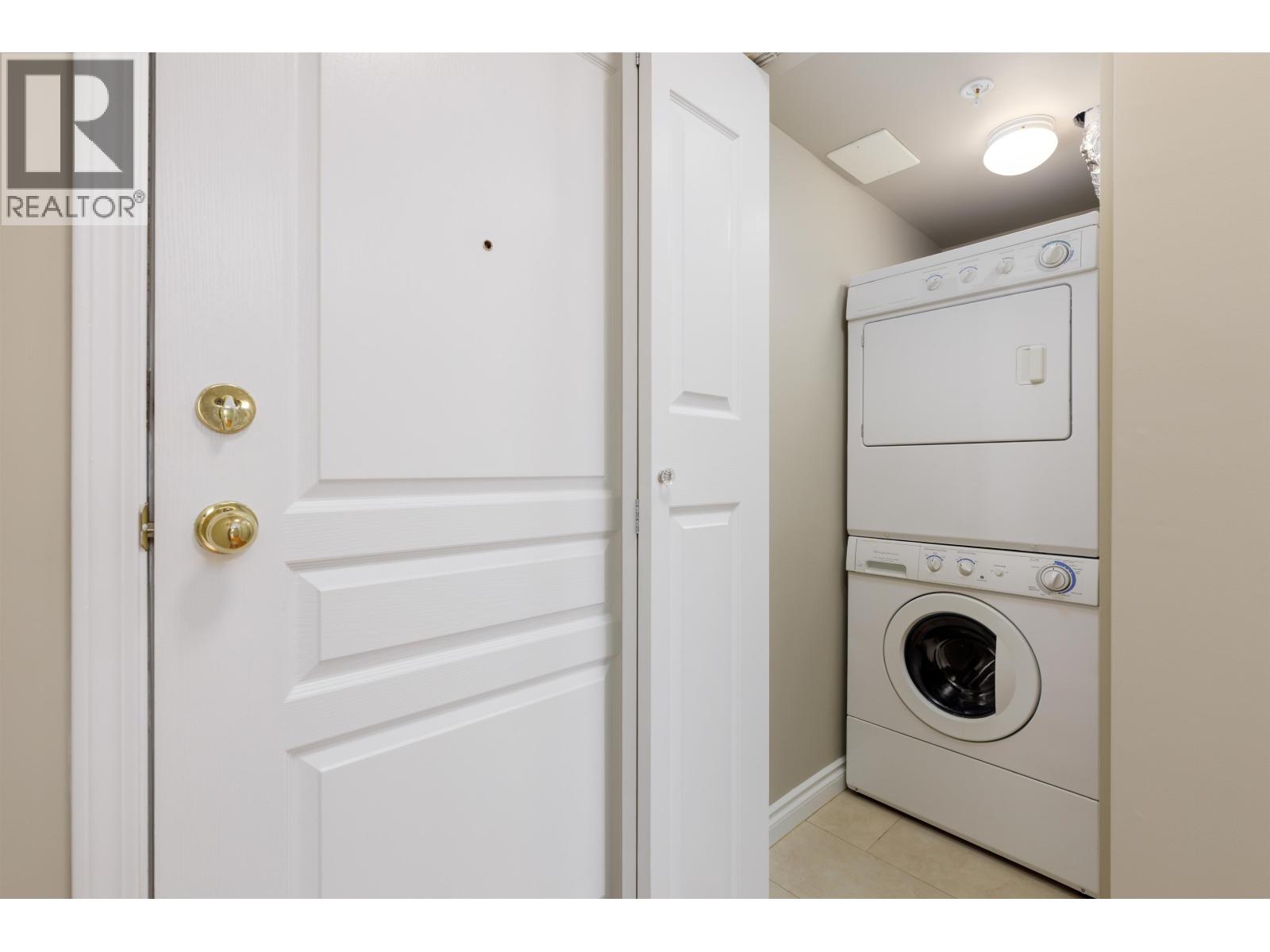 301 7117 Antrim Avenue, Burnaby, British Columbia  V5J 5K1 - Photo 16 - R3060091