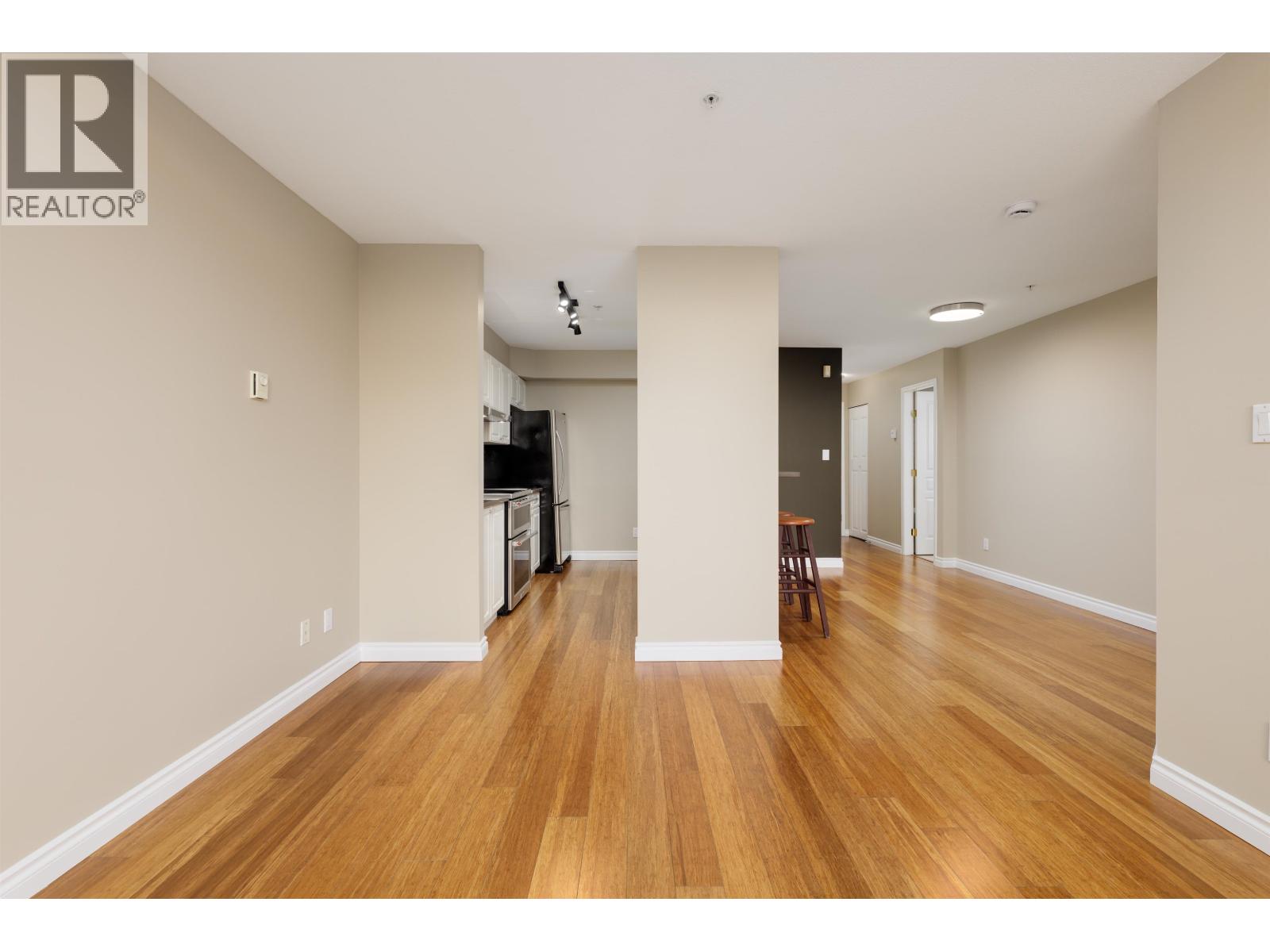 301 7117 Antrim Avenue, Burnaby, British Columbia  V5J 5K1 - Photo 4 - R3060091