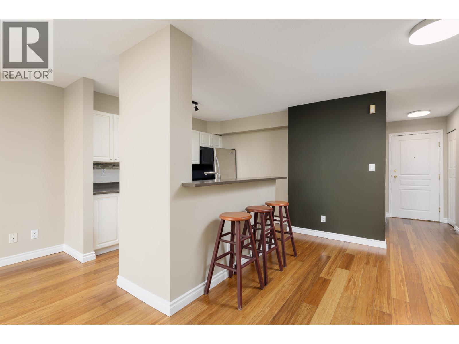 301 7117 Antrim Avenue, Burnaby, British Columbia  V5J 5K1 - Photo 5 - R3060091