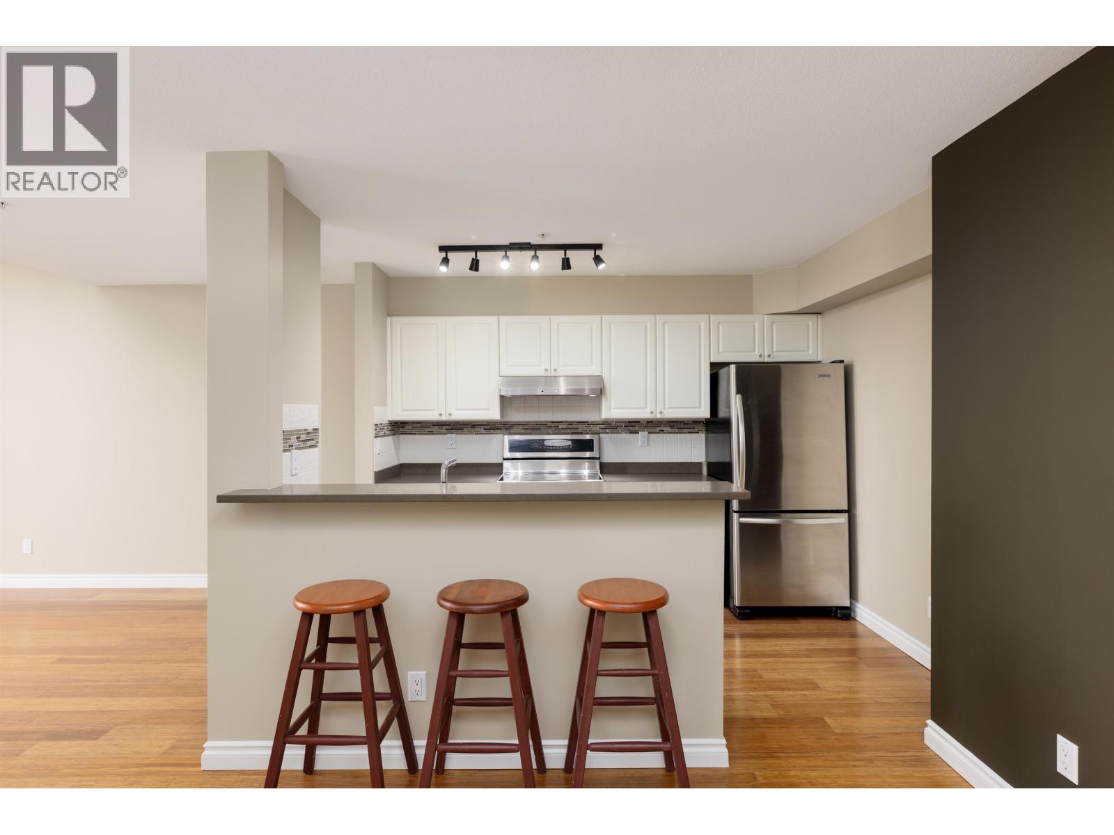 301 7117 Antrim Avenue, Burnaby, British Columbia  V5J 5K1 - Photo 6 - R3060091