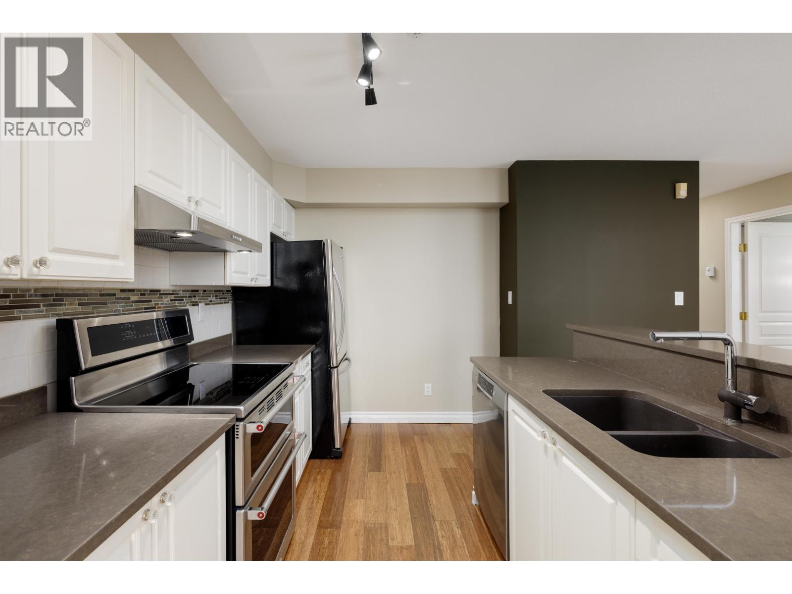 301 7117 Antrim Avenue, Burnaby, British Columbia  V5J 5K1 - Photo 9 - R3060091