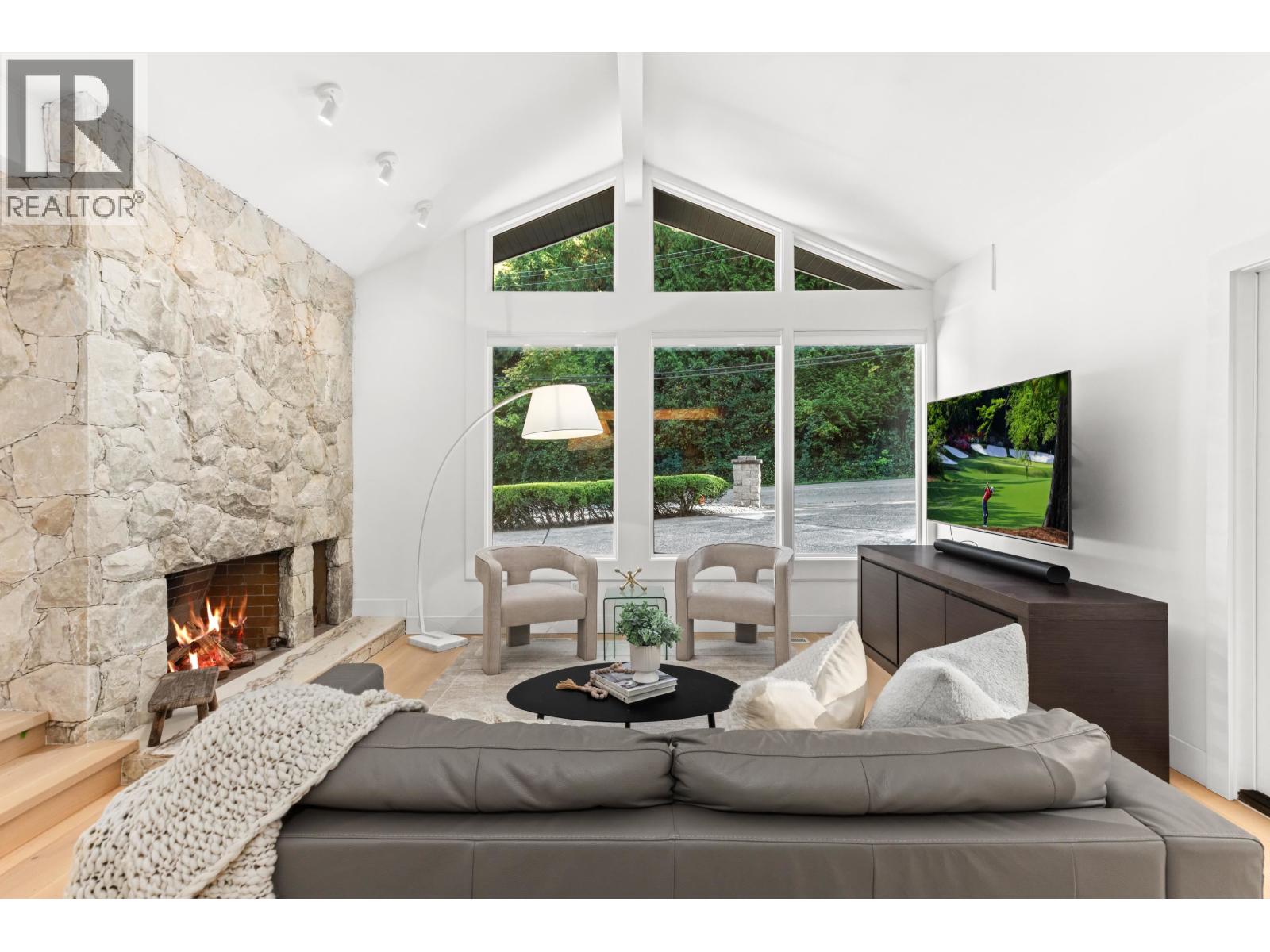 5540 Marine Drive, West Vancouver, British Columbia V7W 2R5 - Photo 3 - R3060040