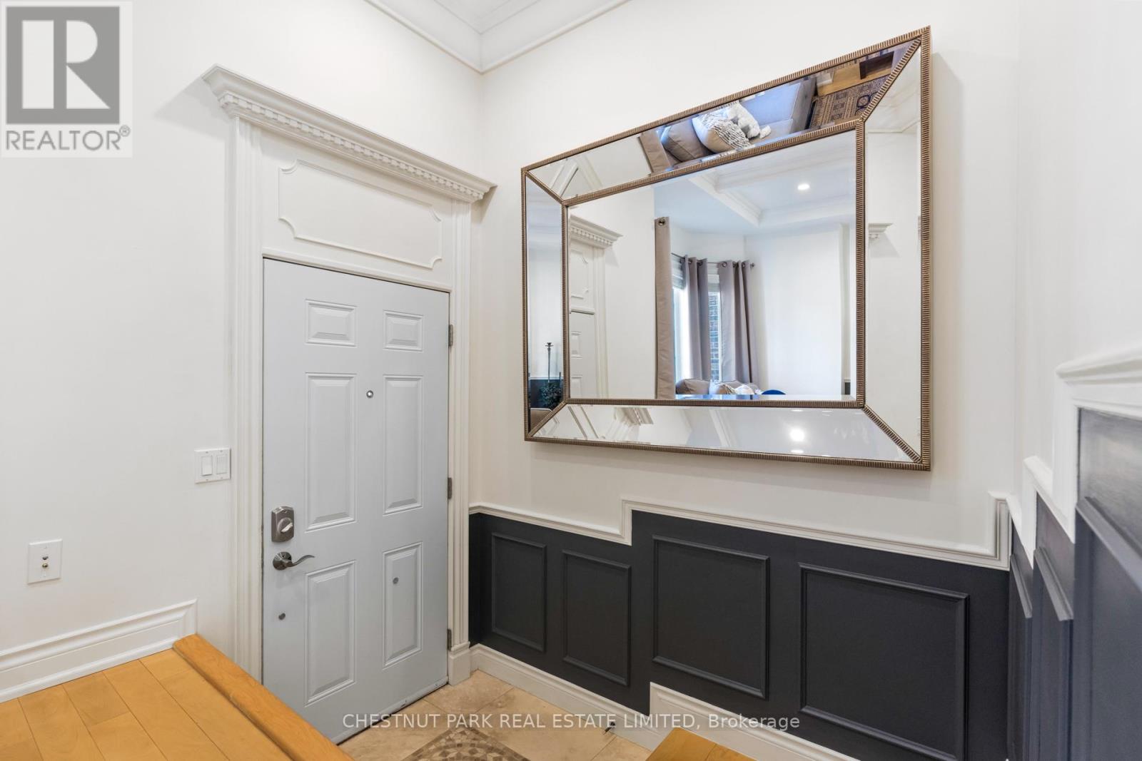129 Jones Avenue, Toronto, Ontario  M4M 2Z7 - Photo 4 - E12441177