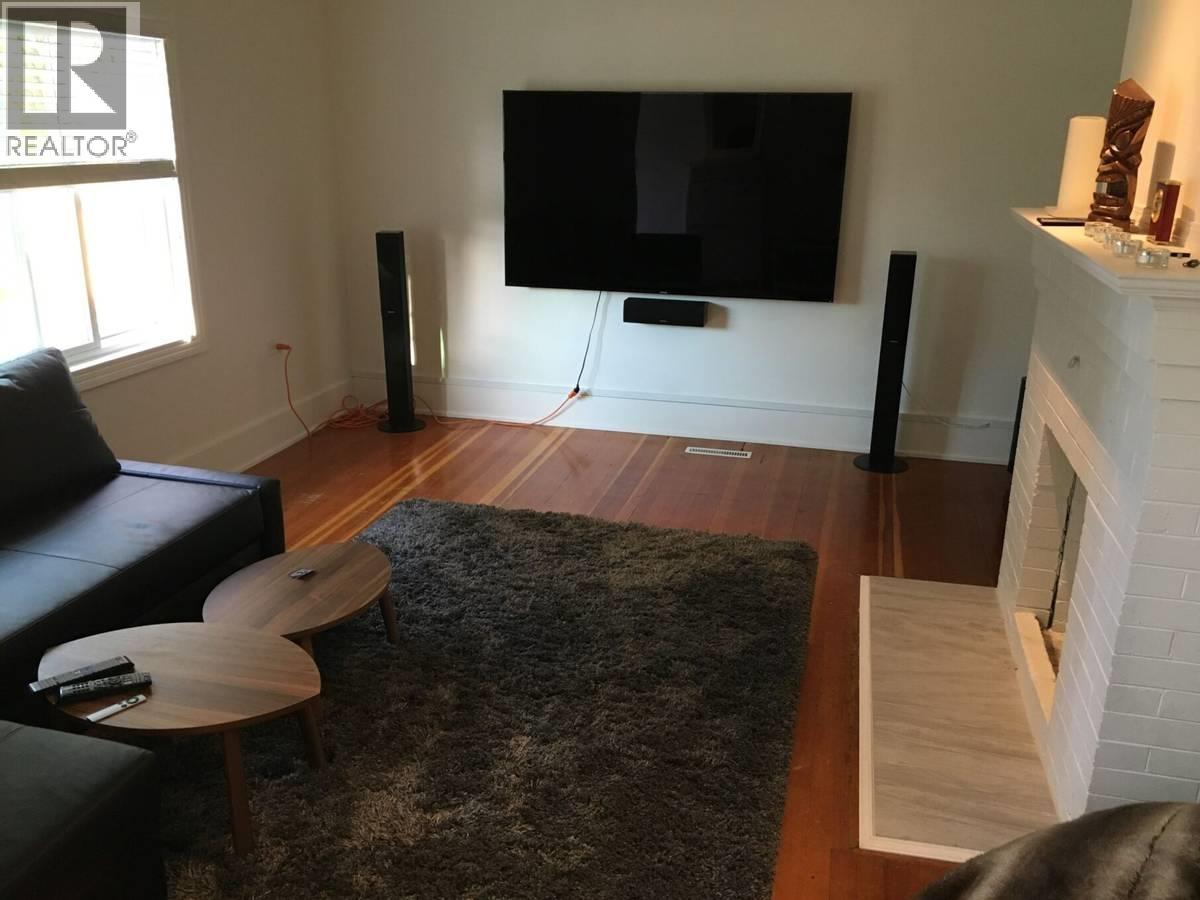 21190 River Rd, Maple Ridge, British Columbia  V2X 2A4 - Photo 2 - R3060056