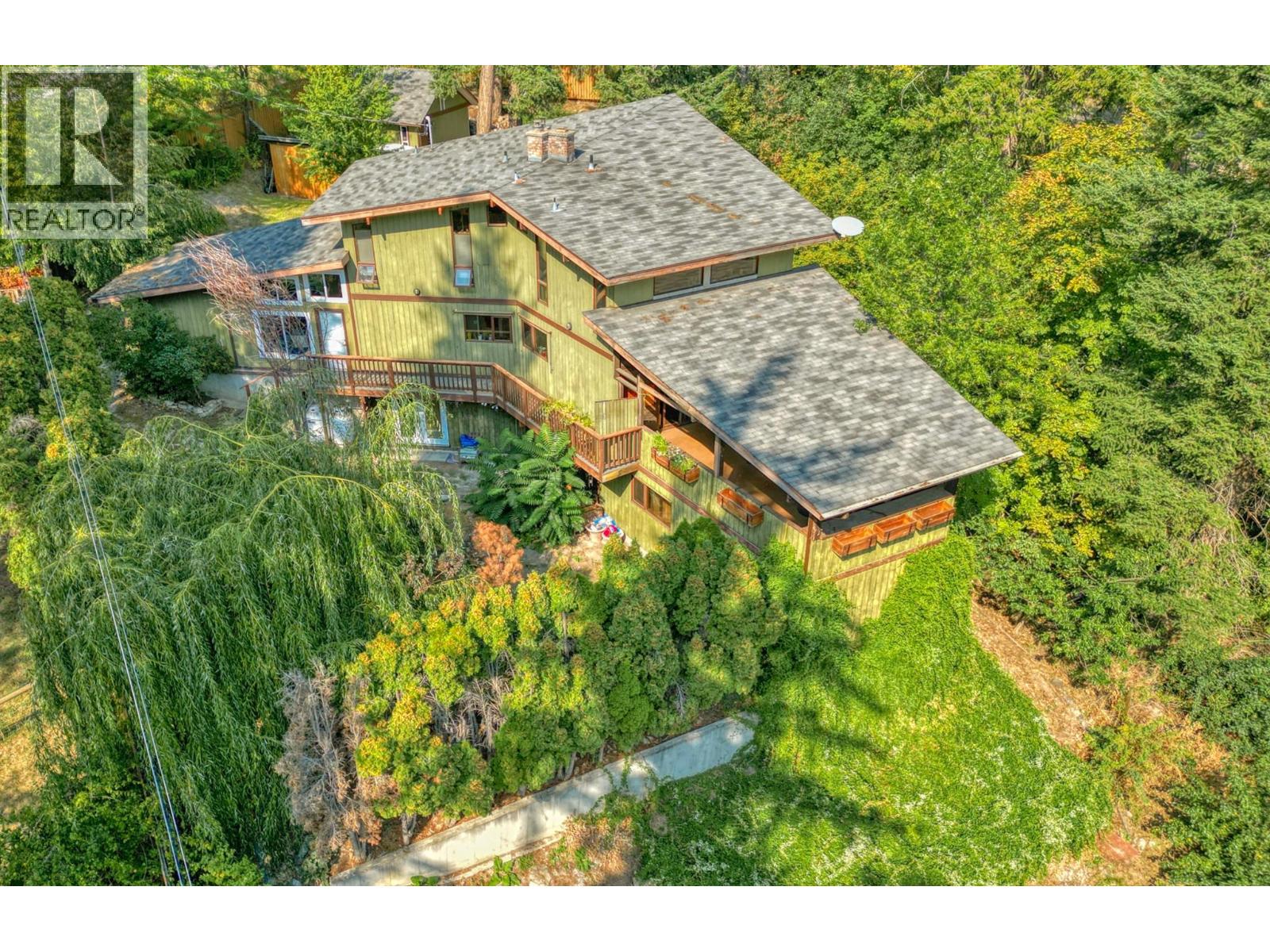 405 Kildare Way, Vernon, British Columbia  V1T 2C7 - Photo 2 - 10366313