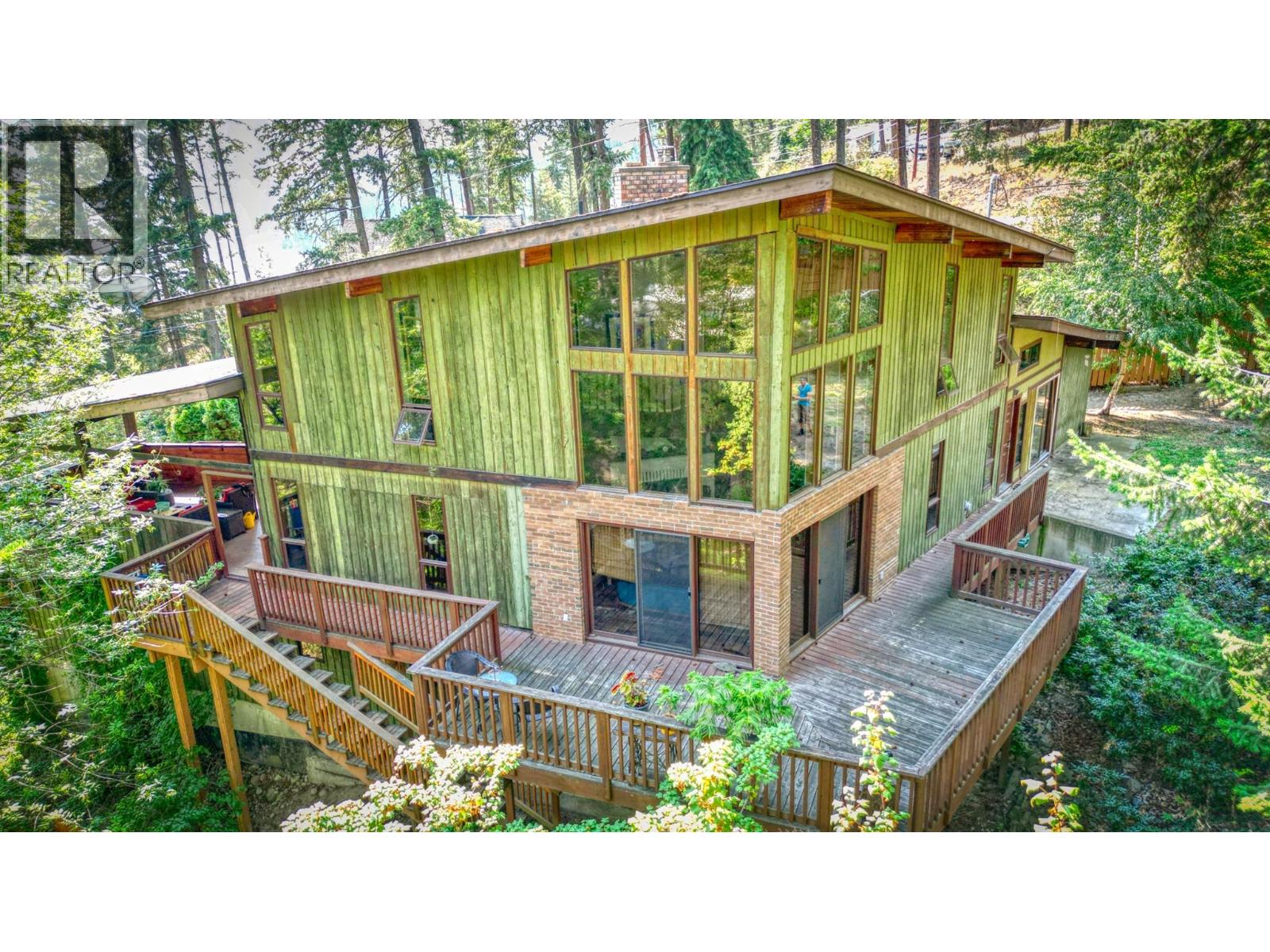 405 Kildare Way, Vernon, British Columbia  V1T 2C7 - Photo 3 - 10366313