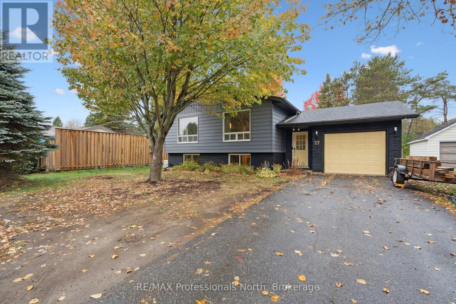 27 GOULDIE STREET, Huntsville, Ontario
