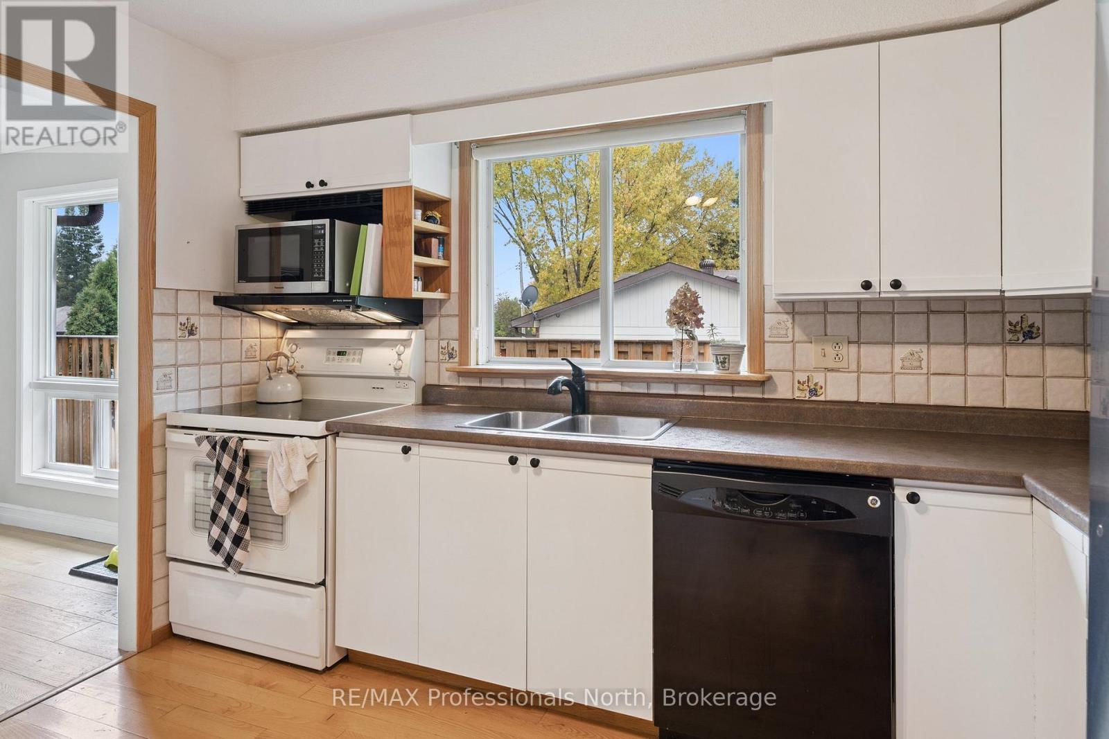 27 Gouldie Street, Huntsville, Ontario  P1H 1M5 - Photo 13 - X12472517