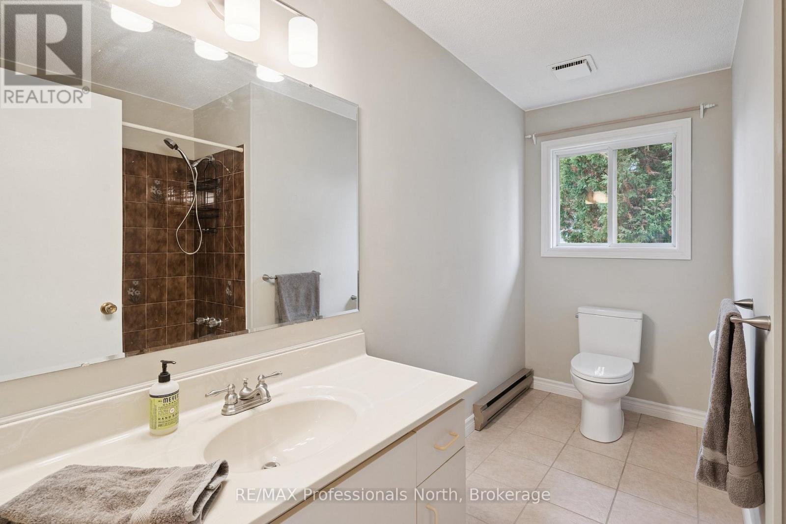 27 Gouldie Street, Huntsville, Ontario  P1H 1M5 - Photo 18 - X12472517