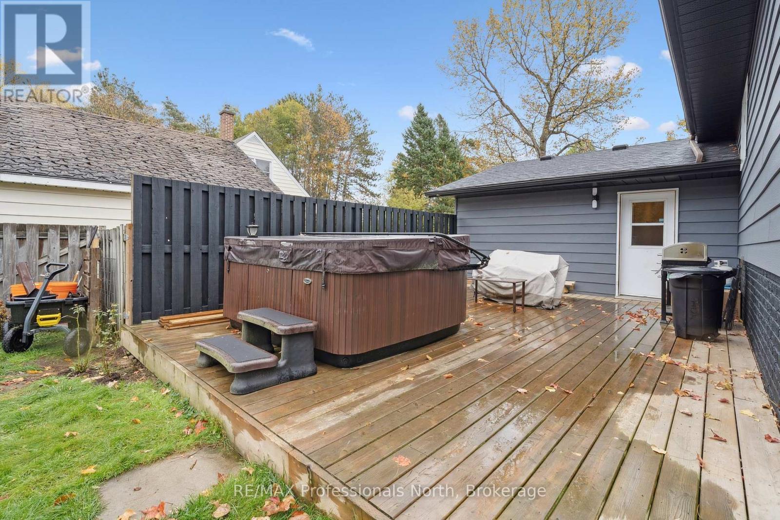 27 Gouldie Street, Huntsville, Ontario  P1H 1M5 - Photo 31 - X12472517
