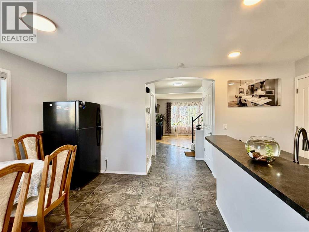 43 Bridlecrest Road Sw, Calgary, Alberta  T2Y 5J2 - Photo 6 - A2259506