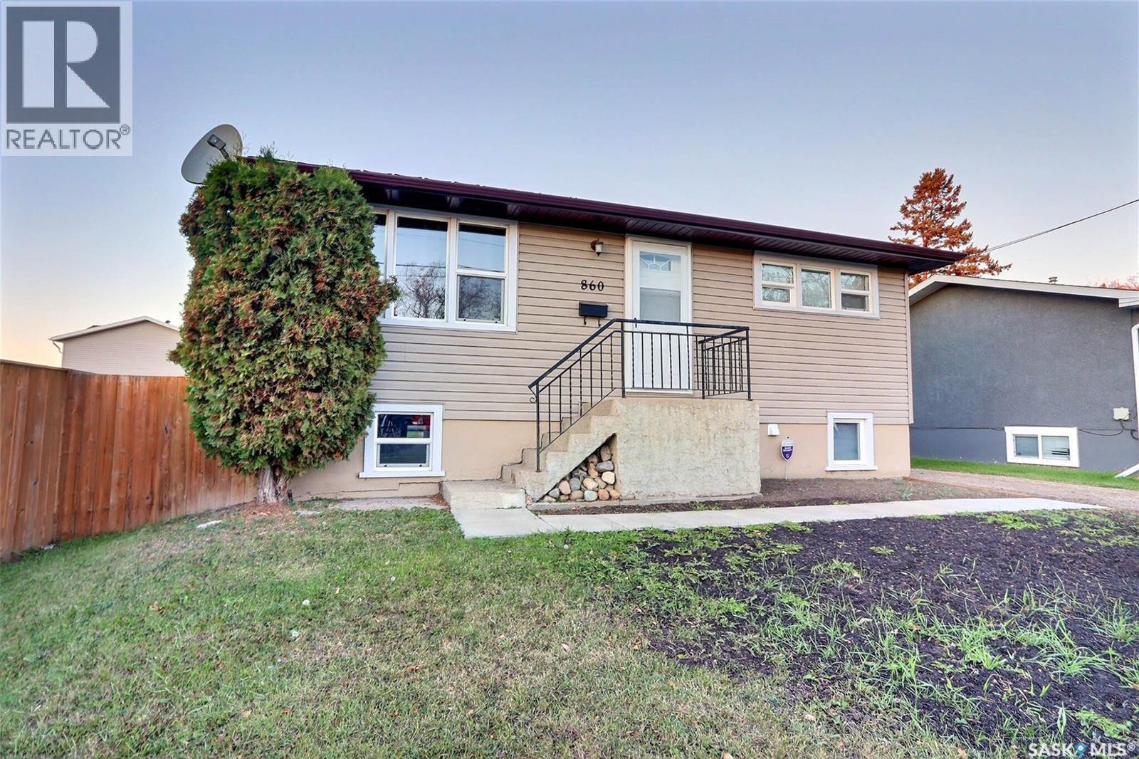 860 7th Street E, Prince Albert, Saskatchewan  S6V 0T2 - Photo 1 - SK021249