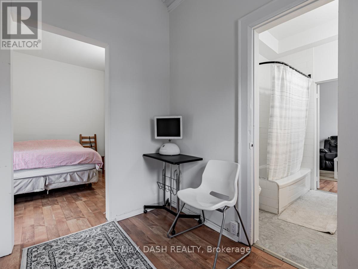 201 - 661 Huron Street, Toronto, Ontario  M5R 2R8 - Photo 10 - C12472440