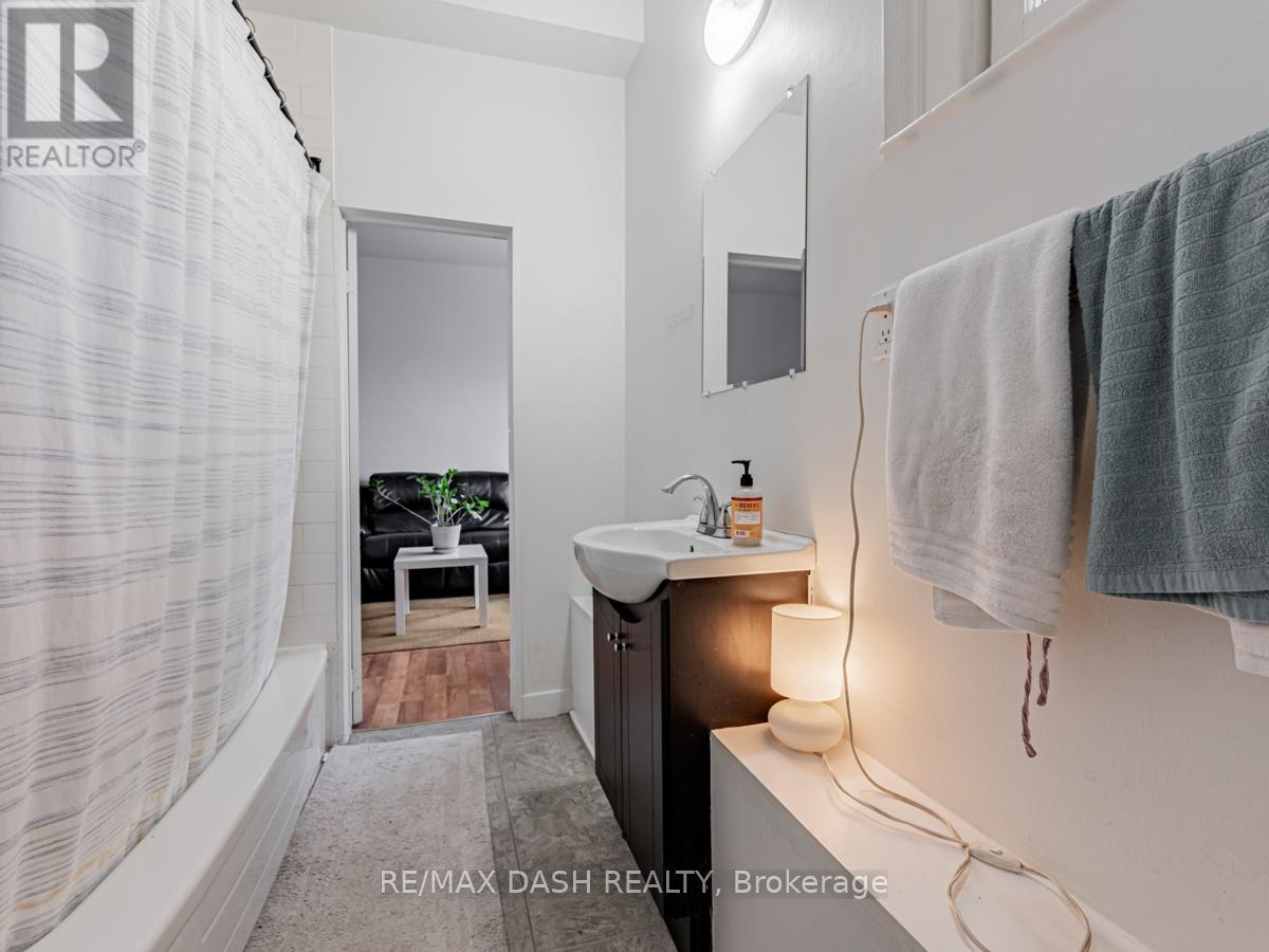201 - 661 Huron Street, Toronto, Ontario  M5R 2R8 - Photo 14 - C12472440