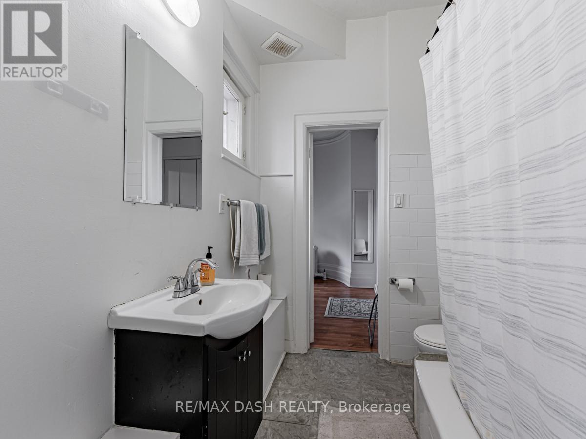 201 - 661 Huron Street, Toronto, Ontario  M5R 2R8 - Photo 15 - C12472440