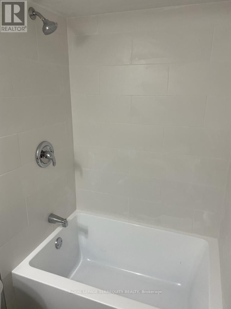 3 - 646 Lansdowne Avenue, Toronto, Ontario  M6H 3Y7 - Photo 6 - C12472496