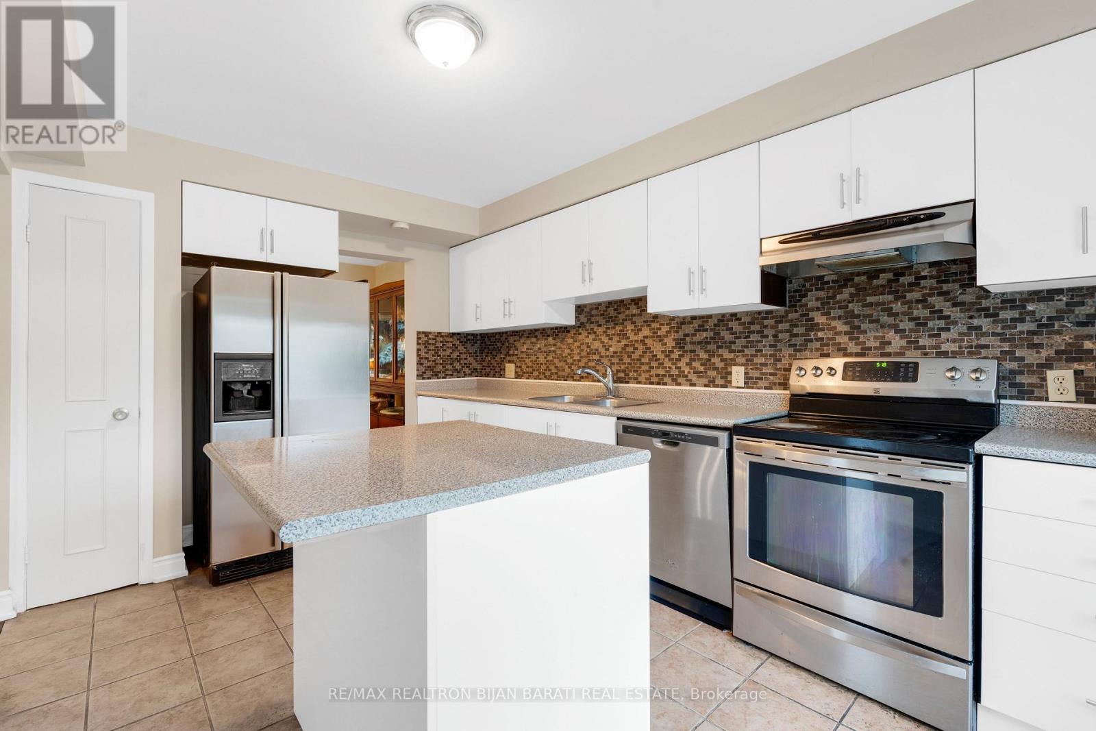 105 Gypsy Roseway, Toronto, Ontario  M2N 5Z1 - Photo 15 - C12472500