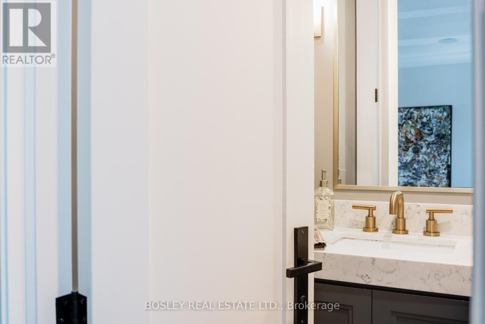 41 Balmoral Avenue, Toronto, Ontario  M4V 1J5 - Photo 9 - C12472523