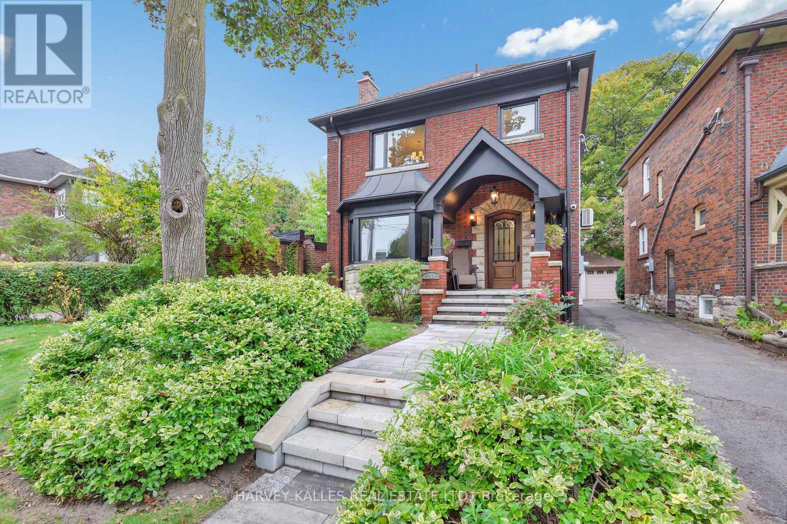 251 Wanless Avenue, Toronto, Ontario  M4N 1W5 - Photo 2 - C12472533