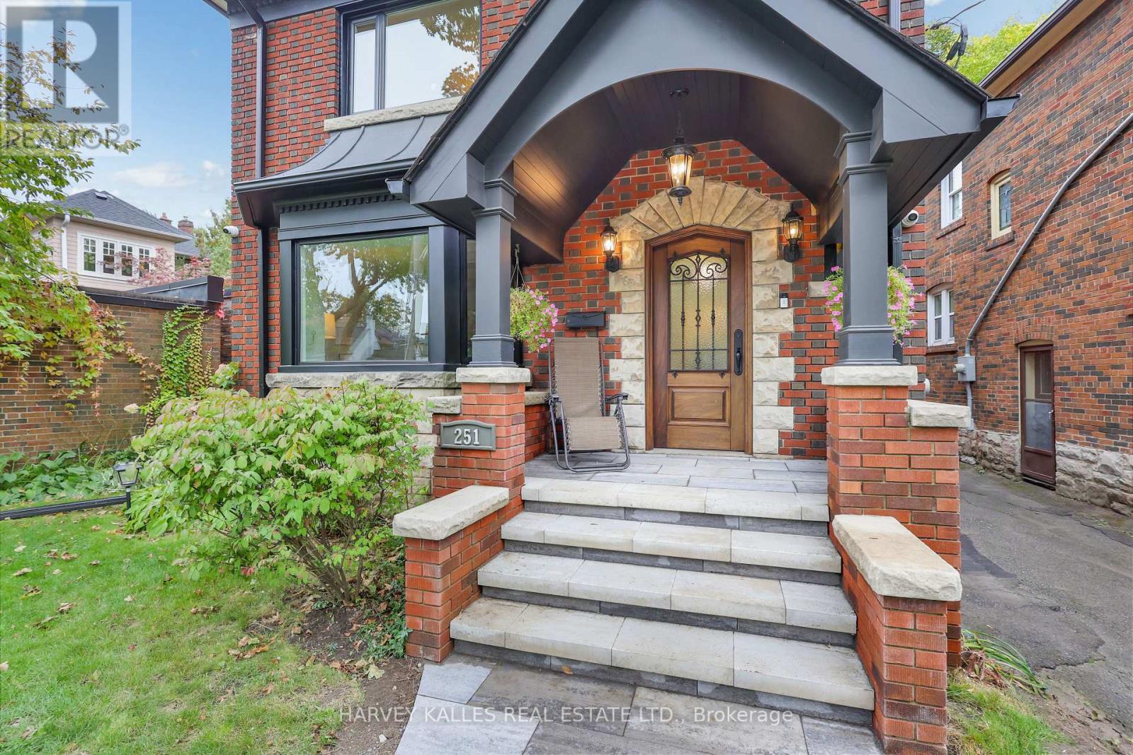 251 Wanless Avenue, Toronto, Ontario  M4N 1W5 - Photo 3 - C12472533