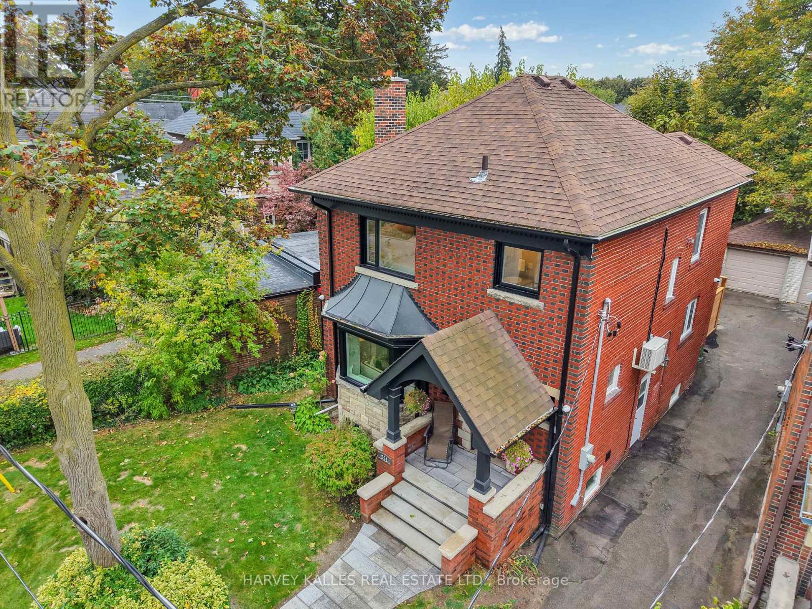 251 Wanless Avenue, Toronto, Ontario  M4N 1W5 - Photo 4 - C12472533