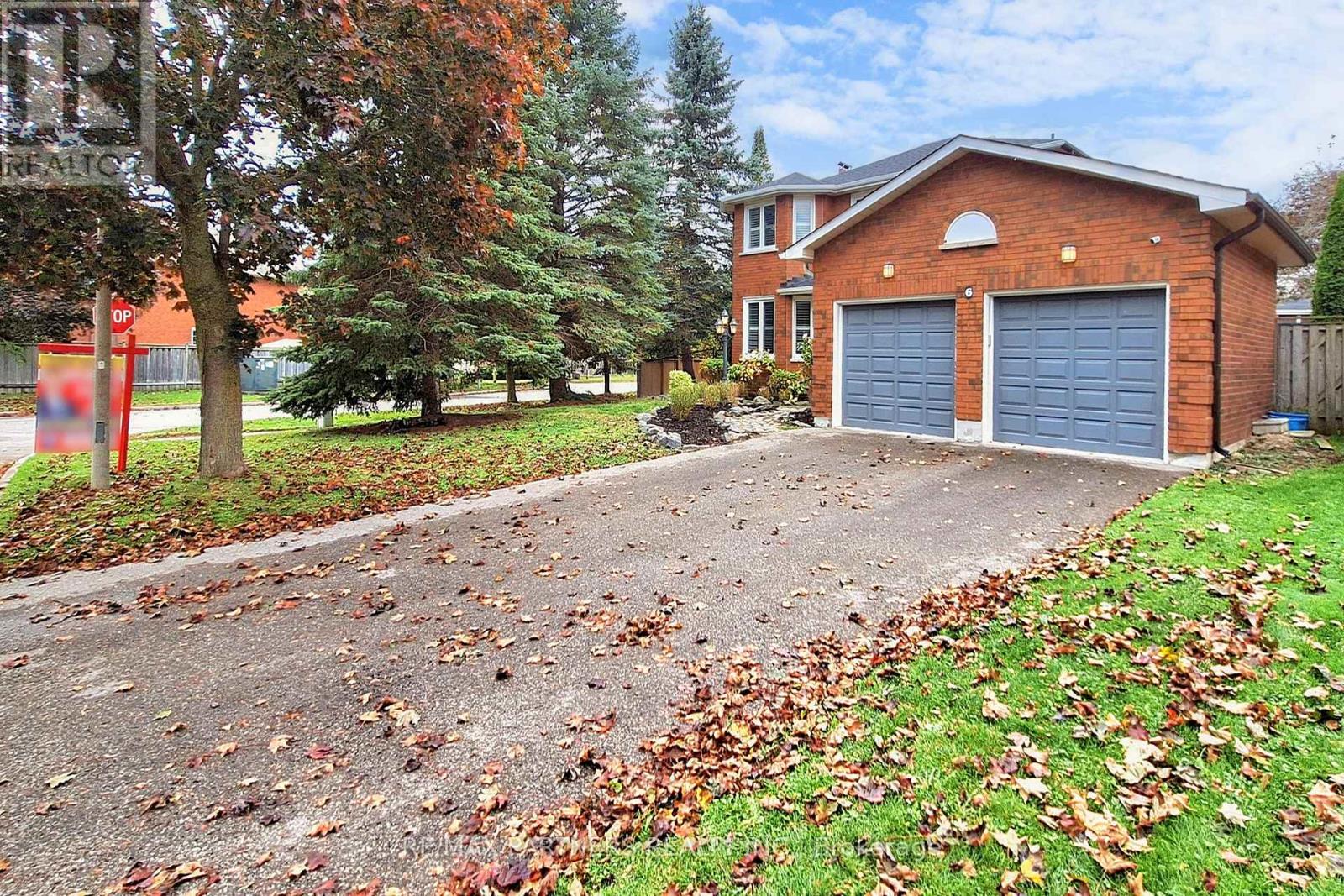 6 Geoffrey Crescent, Whitchurch-Stouffville (Stouffville), Ontario  L4A 5B9 - Photo 3 - N12469549