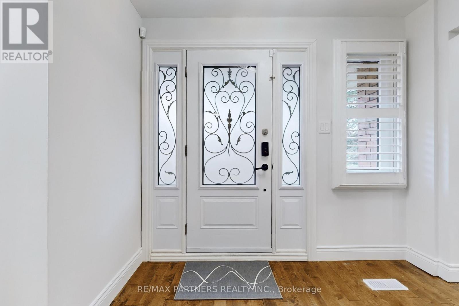 6 Geoffrey Crescent, Whitchurch-Stouffville (Stouffville), Ontario  L4A 5B9 - Photo 7 - N12469549