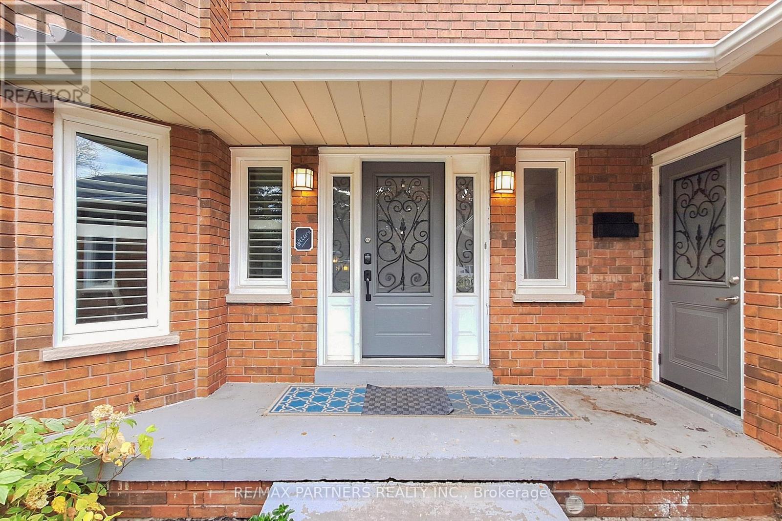 6 Geoffrey Crescent, Whitchurch-Stouffville (Stouffville), Ontario  L4A 5B9 - Photo 5 - N12469549