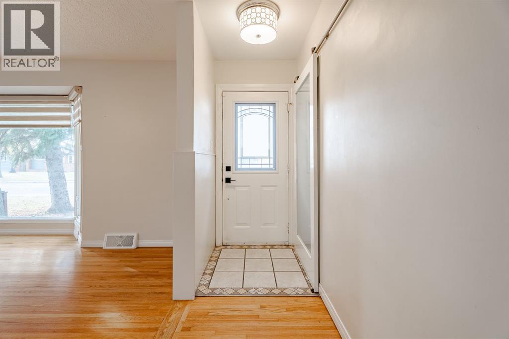 1040 18 Street Ne, Calgary, Alberta  T2E 4V7 - Photo 4 - A2265617