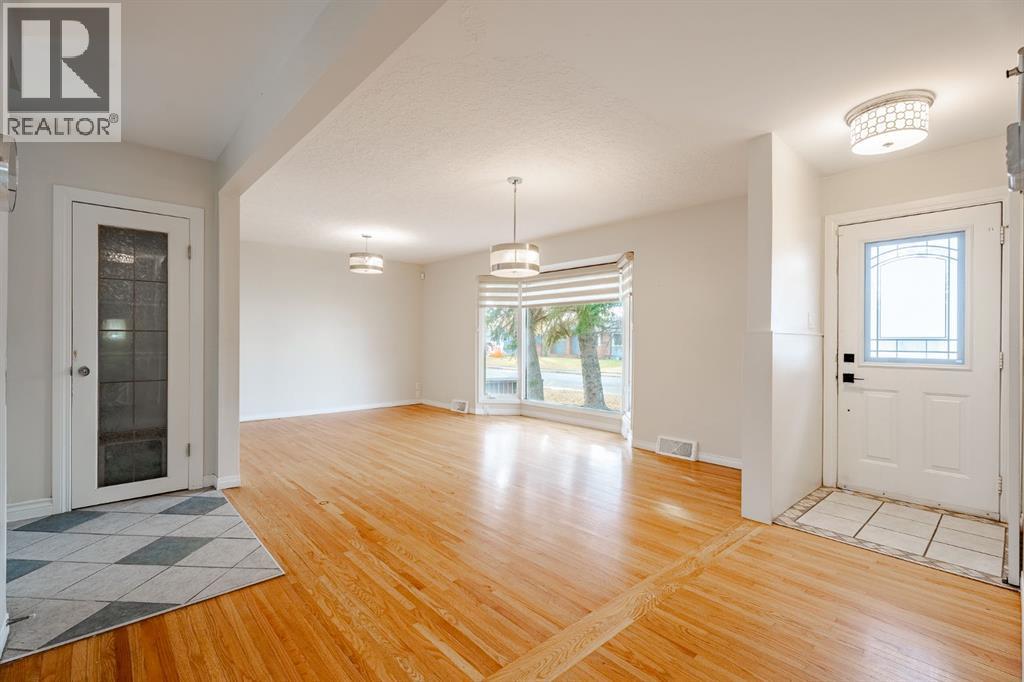 1040 18 Street Ne, Calgary, Alberta  T2E 4V7 - Photo 5 - A2265617