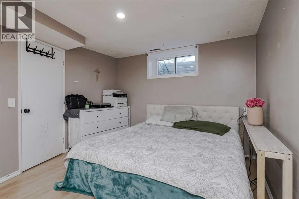 72 Strathcona Crescent, Calgary, Alberta  T3H 1L1 - Photo 24 - A2263280