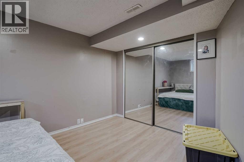 72 Strathcona Crescent, Calgary, Alberta  T3H 1L1 - Photo 25 - A2263280