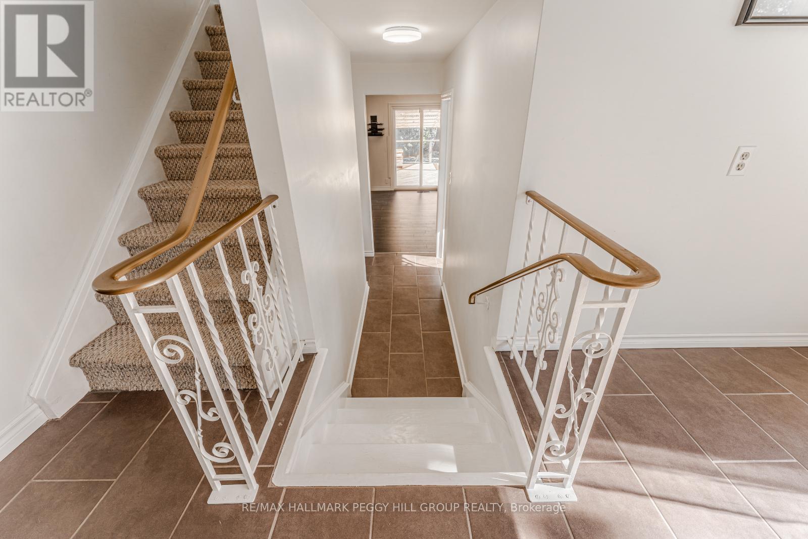 5853 Yonge Street, Innisfil, Ontario  L0L 1K0 - Photo 5 - N12472435