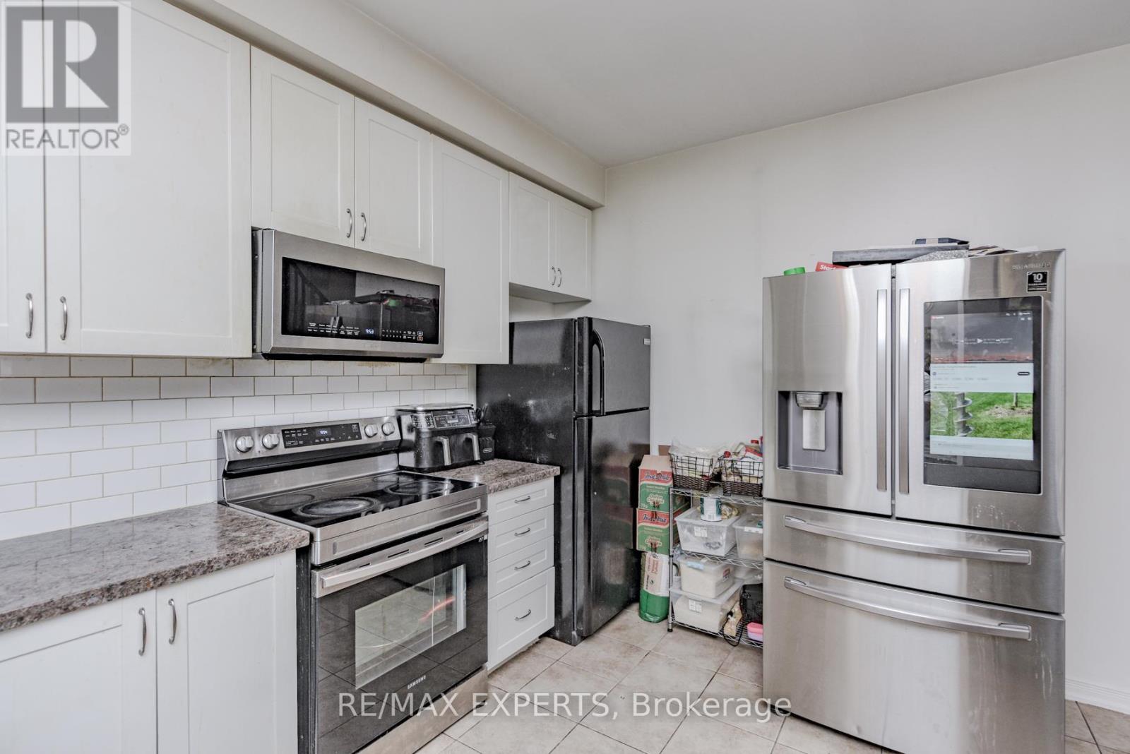 78 Honeyview Trail, Brampton (Bram East), Ontario  L6P 4A3 - Photo 7 - W12422315