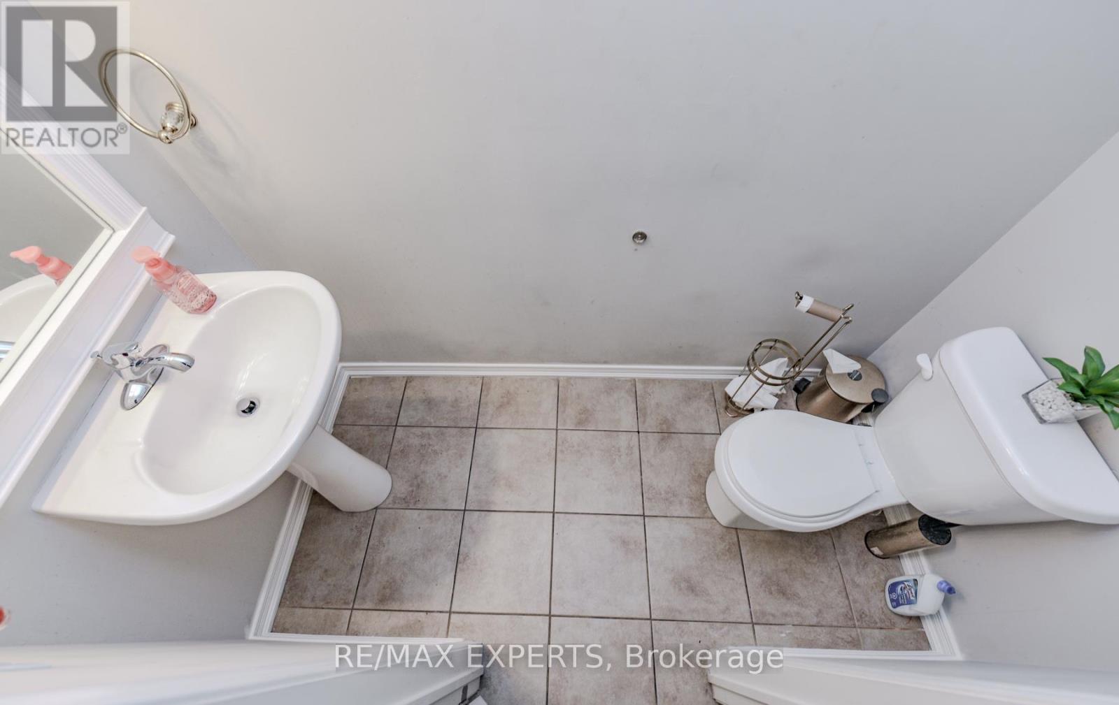 78 Honeyview Trail, Brampton (Bram East), Ontario  L6P 4A3 - Photo 6 - W12422315