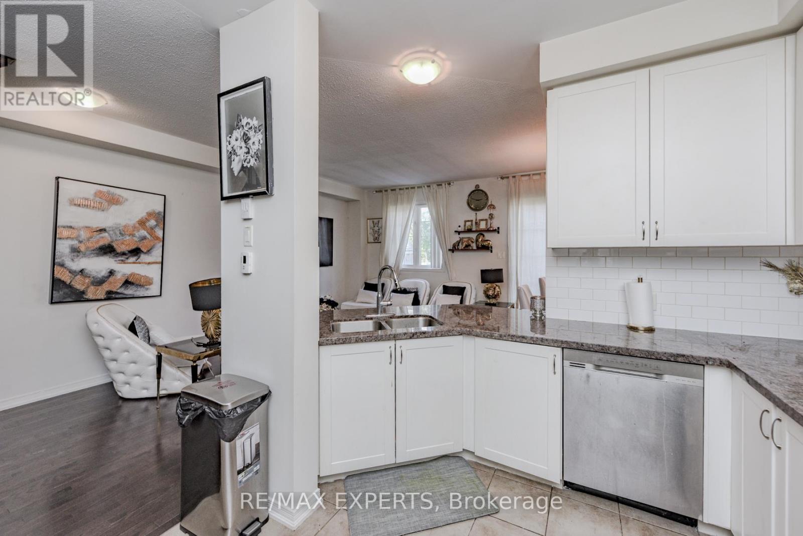 78 Honeyview Trail, Brampton (Bram East), Ontario  L6P 4A3 - Photo 8 - W12422315
