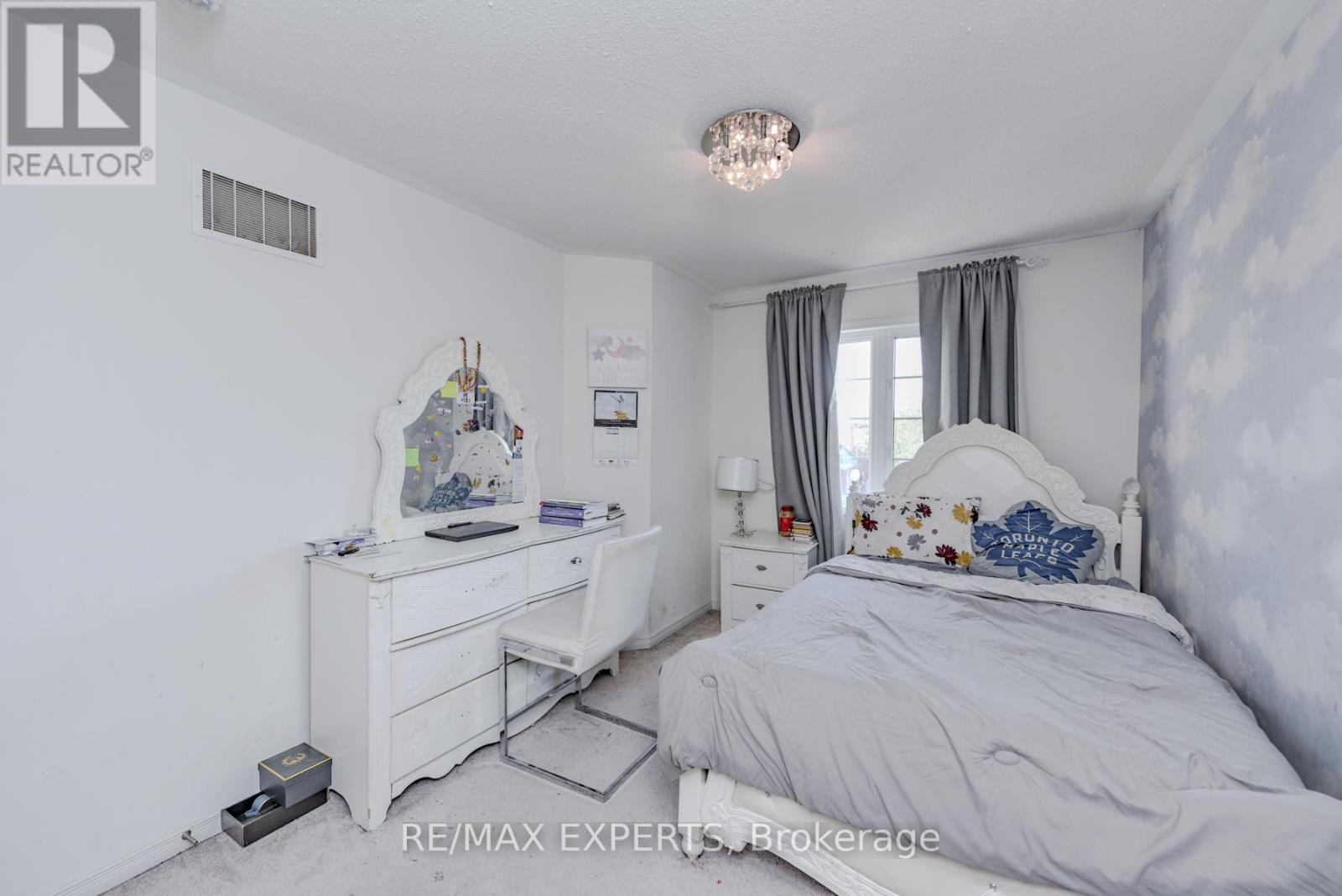 78 Honeyview Trail, Brampton (Bram East), Ontario  L6P 4A3 - Photo 19 - W12422315