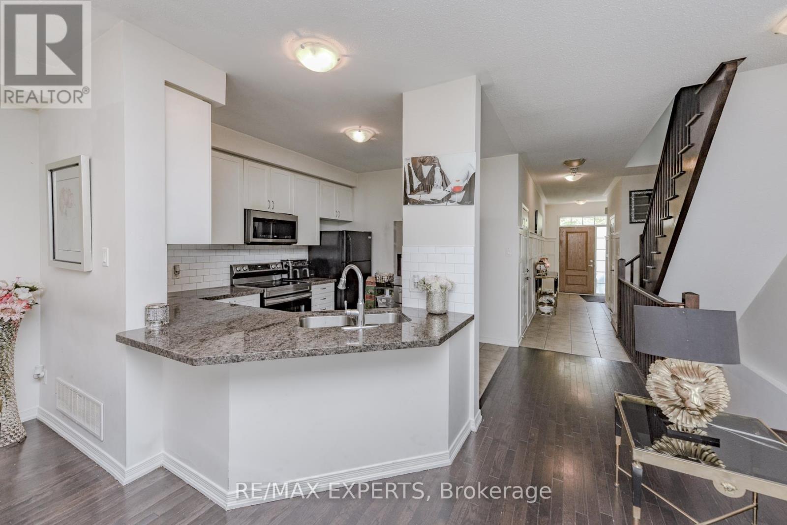 78 Honeyview Trail, Brampton (Bram East), Ontario  L6P 4A3 - Photo 9 - W12422315