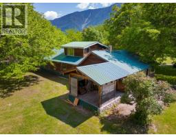 209 LARDEAU RIVER Road, lardeau, British Columbia