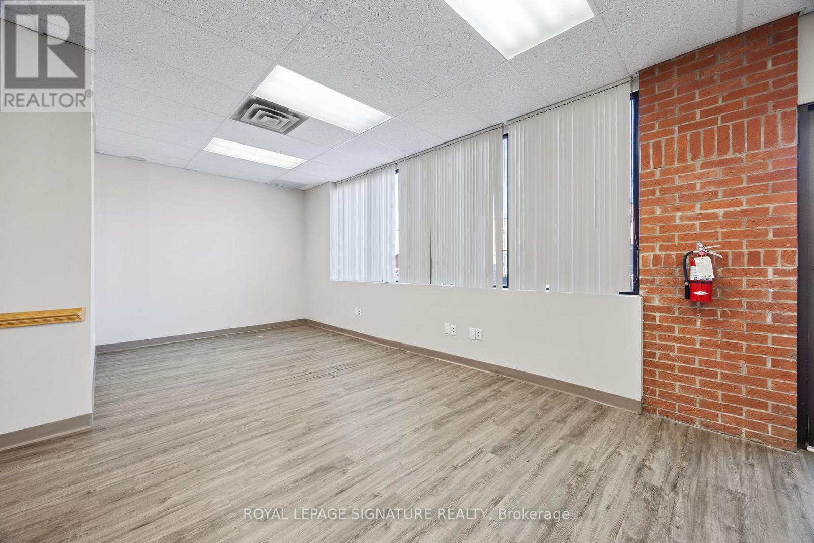 5&12 - 2285 Dunwin Drive, Mississauga, Ontario  L5L 3S3 - Photo 10 - W12472425