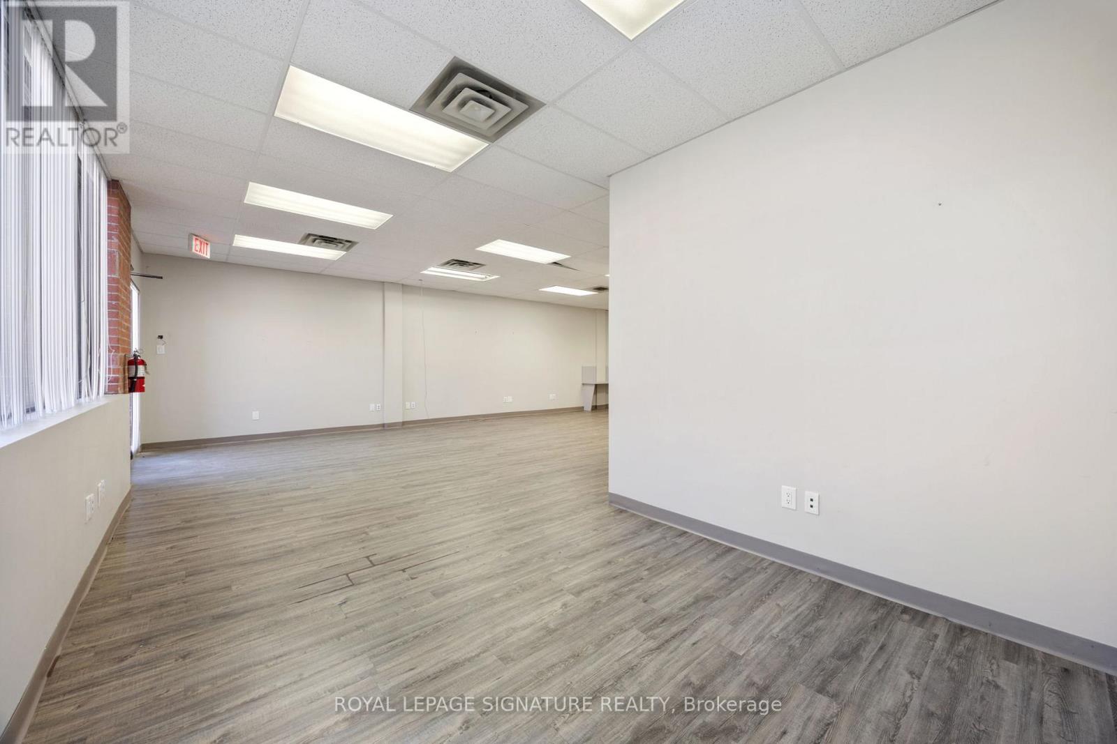 5&12 - 2285 Dunwin Drive, Mississauga, Ontario  L5L 3S3 - Photo 11 - W12472425