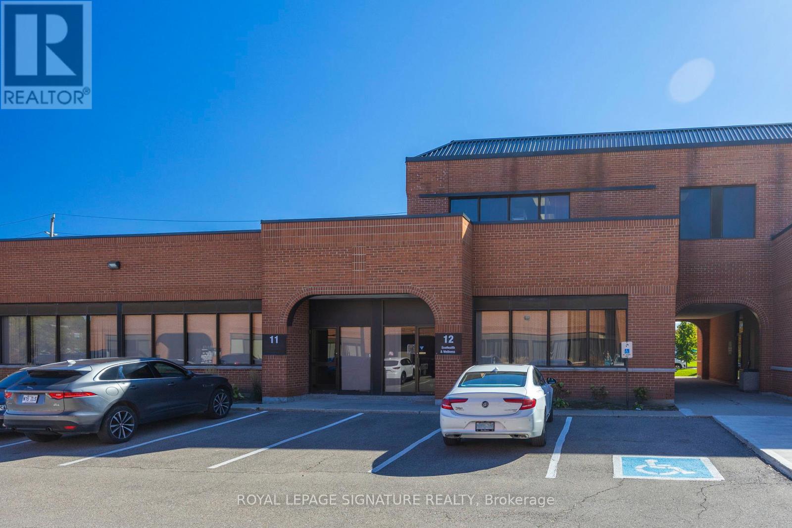 5&12 - 2285 Dunwin Drive, Mississauga, Ontario  L5L 3S3 - Photo 3 - W12472425