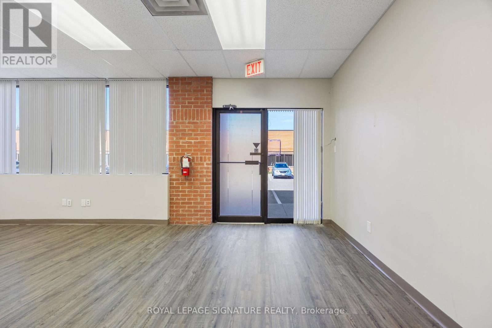 5&12 - 2285 Dunwin Drive, Mississauga, Ontario  L5L 3S3 - Photo 8 - W12472425