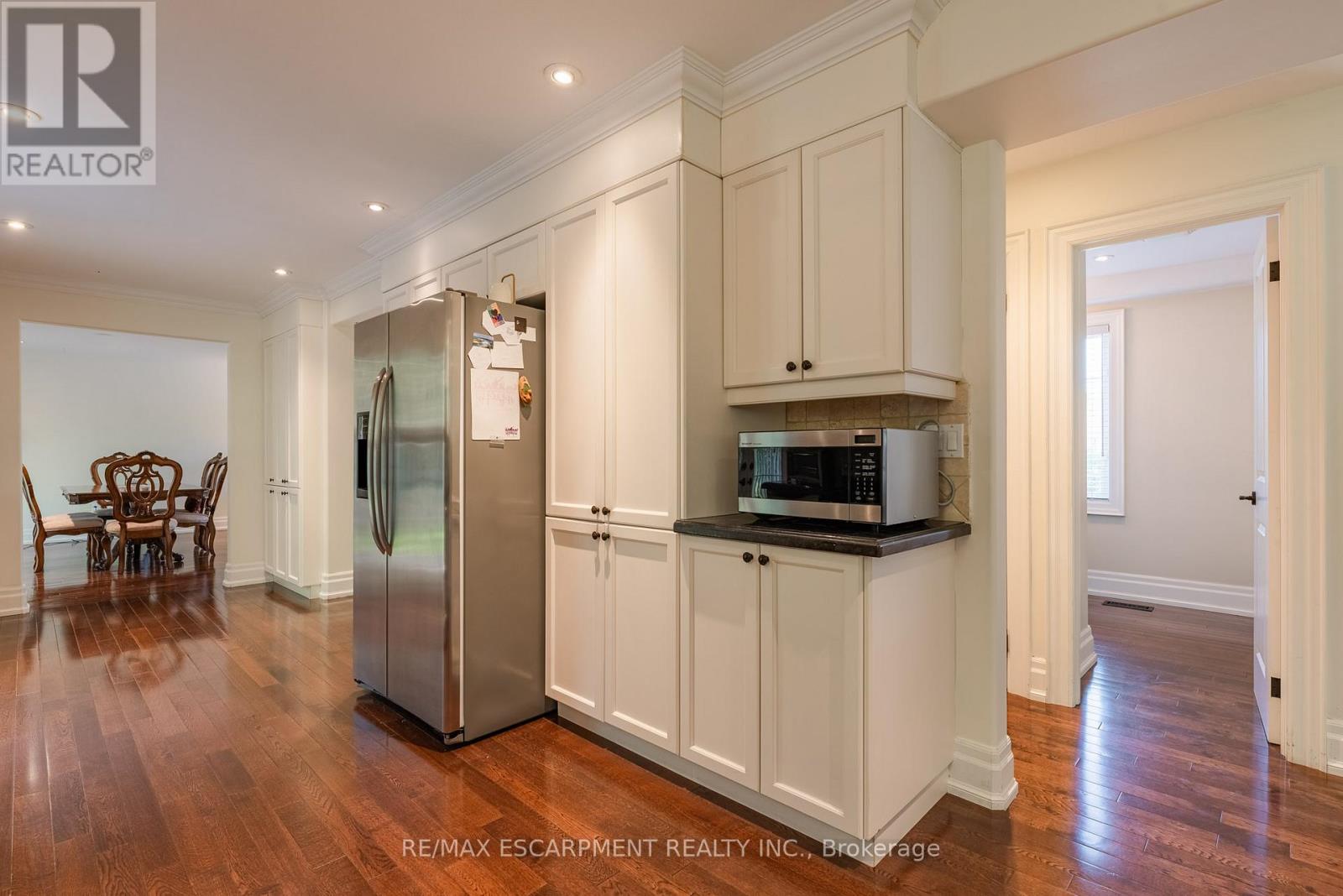 1034 Lakeshore Road W, Mississauga, Ontario  L5H 4E8 - Photo 11 - W12472428