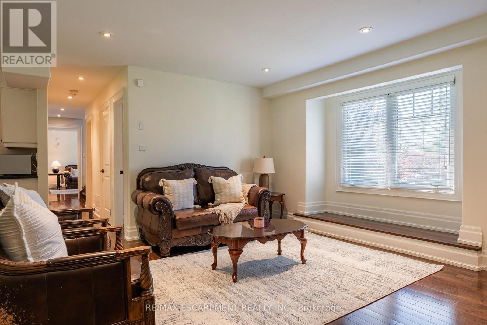 1034 Lakeshore Road W, Mississauga, Ontario  L5H 4E8 - Photo 16 - W12472428