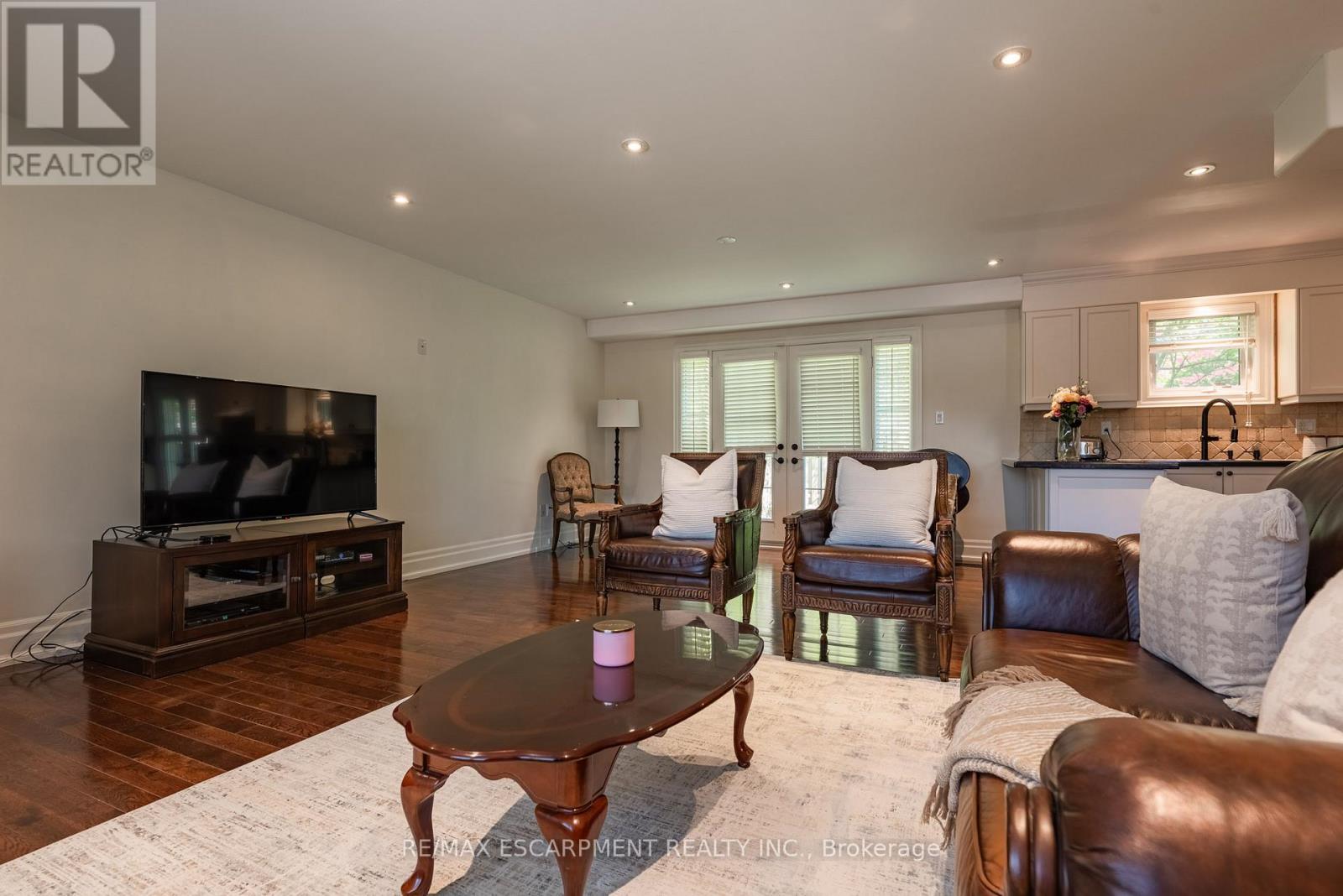1034 Lakeshore Road W, Mississauga, Ontario  L5H 4E8 - Photo 17 - W12472428