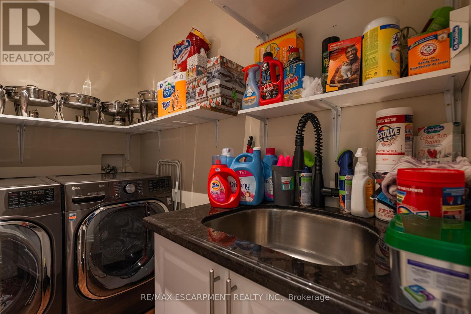 1034 Lakeshore Road W, Mississauga, Ontario  L5H 4E8 - Photo 19 - W12472428